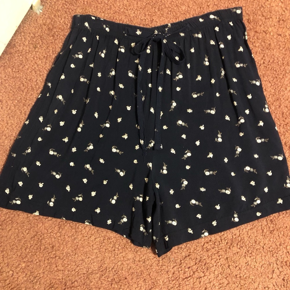Adorable Flowered Vintage Sport Tie Shorts - Picture 1 of 11
